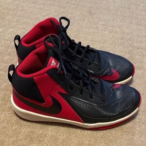 Nike Team Hustle D7 Boys Size 7Y Black & Red. Great Condition.